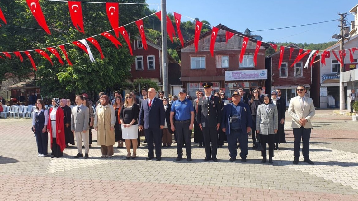 İlçemizde Düzenlenen 19 Mayıs Kutlama Törenine Katıldık